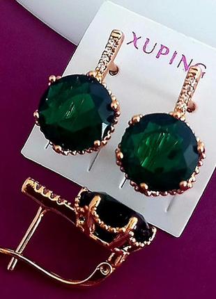 Серьги с зеленым крупным фианитом