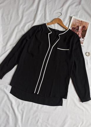 Черная блуза с контрастными белыми вставками