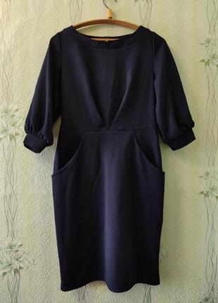 Платье миди темно-синего цвета с прорезными карманами.2 фото