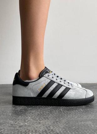 Стильные женские кроссовки adidas gazelle light grey black светло-серые с чёрным3 фото