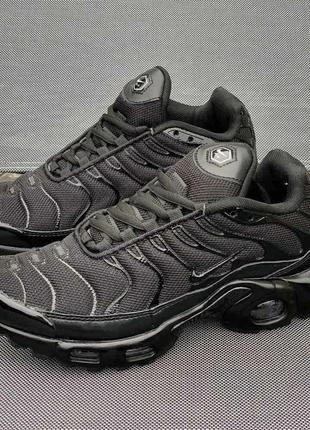 Крутезные кроссовки nike air max plus tn black white модные кроссовки найк аир макс рлюс тн черные с белым