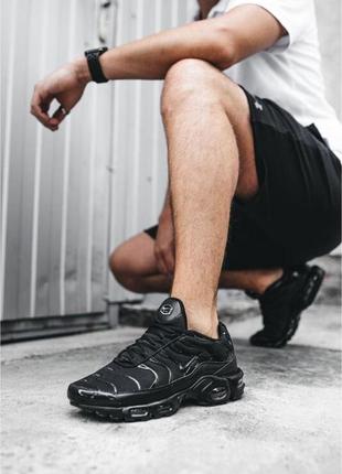 Крутезные кроссовки nike air max plus tn black white модные кроссовки найк аир макс рлюс тн черные с белым8 фото