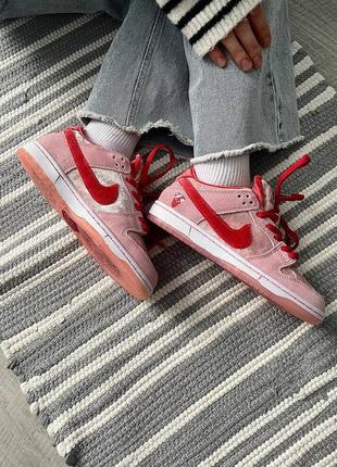 Nike sb dunk low x strange love valentine's day