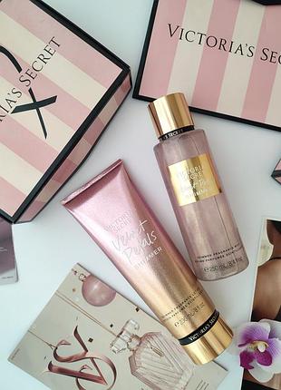 Спрей та лосьон від улюбленого бренду victoria's secret velvet petals shimmer fragrance

парфуми з блискітками крем