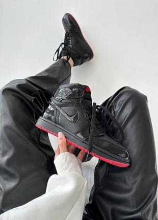 Крутые женские кроссовки nike air jordan 1 retro patent black red premium чёрные лаковые3 фото