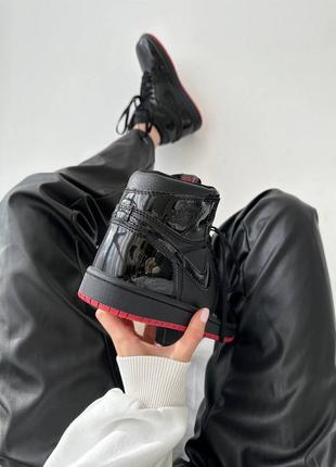 Крутые женские кроссовки nike air jordan 1 retro patent black red premium чёрные лаковые8 фото