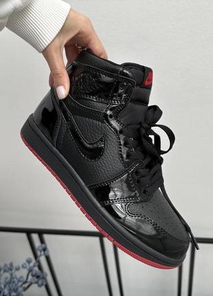 Крутые женские кроссовки nike air jordan 1 retro patent black red premium чёрные лаковые