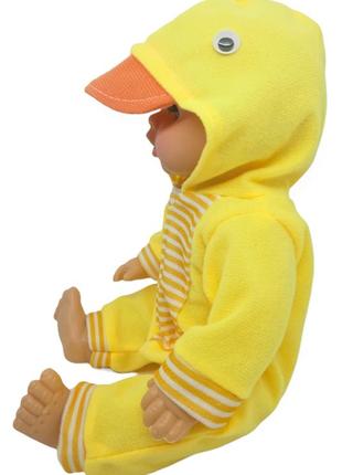 Пупс лялька розмовляє плаче сміється в костюмі каченя 29.5 см little baby з пляшечкою3 фото