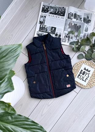 Жилетка next