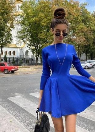 Очаровательное платье клеш с длинным рукавом