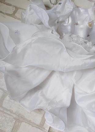 Нарядное пышное белое платье на девочку4 фото