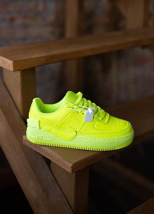 Неоновые кроссовки nike