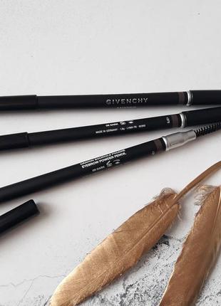 Пудровый карандаш для бровей givenchy mister eyebrow powdery pencil1 фото