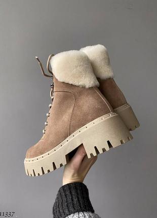Бежевые зимние ботинки на шнуровке с мехом2 фото