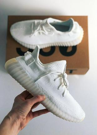 Трендовые стильные кроссовки yezzy boost 350