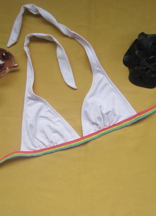 Красивый стильный маленький пляжный бюстгальтер