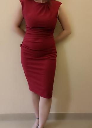 Базовое брендовое оригинальное красное платье платья футляр2 фото