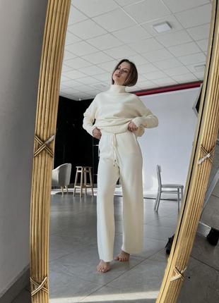 Теплі штани жіночі вільні трикотажні палаццо від костюма молочні5 фото