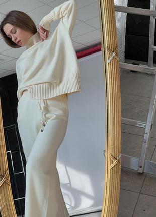 Теплый свитер женский свитшот от костюма молочный8 фото
