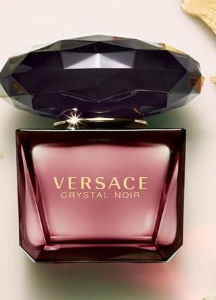 Versace crystal noir (версаче крістал нуар) 90 мл
, жіночний парфум