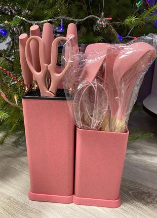 Набор кухонных принадлежностей на подставке 19 штук из силикона с бамбуковой ручкой, розовый