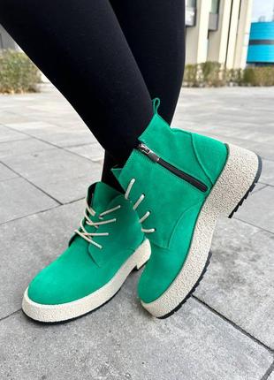 Яскраві зелені замшеві черевики на високій підошві3 фото