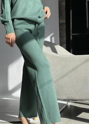 Теплі штани жіночі вільні трикотажні палаццо від костюма зелені2 фото