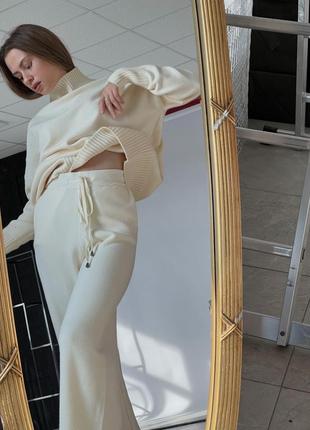 Теплі штани жіночі вільні трикотажні палаццо від костюма молочні1 фото
