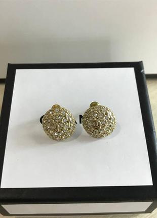 Брендові сережки у позолоті з камінцями