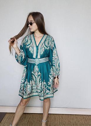 Зелена сукня🥰 неймовірна та яскрава, коротка та з v-подібним вирізом❤️ це саме та сукня, з якою ти