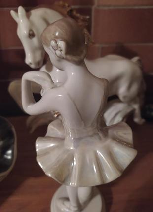 Фарфоровая статуэтка ,,балерина с цветком,, вербилки6 фото