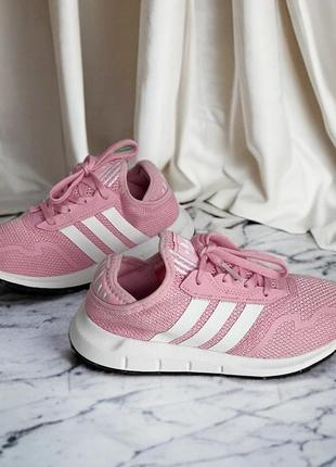 Оригінальні кросівки adidas на дівчинку5 фото