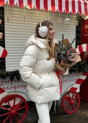 Молочний пуховик з куліскою до -20