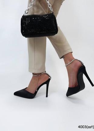Туфли черные атласные с цепочкой из камешков4 фото