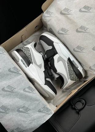 Жіночі кросівки найк nike air jordan legasy 312 low white black gray6 фото