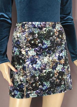 Новая велюровая юбка "urban outfitters" с цветочным принтом и разрезом. размер m.
