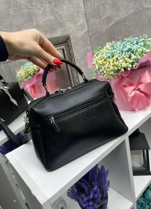 Черная — два отделения на молнии – стильная и элегантная мягкая сумочка с украшением3 фото