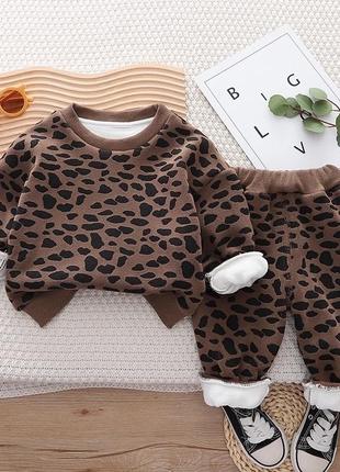 Костюм на плюші