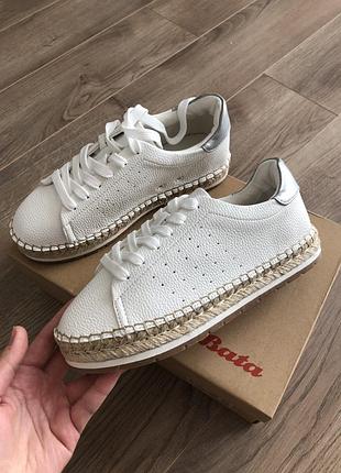 Нові білі кеди/кросівки 37 розмір bata