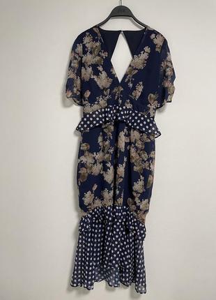Платье миди hope & ivy с контрастным цветочным принтом и оборкой в ​​горошек7 фото