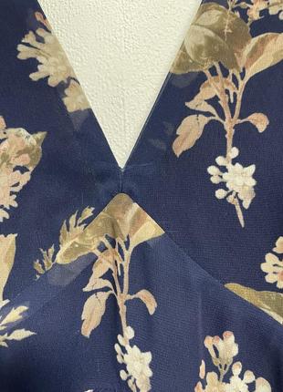 Платье миди hope & ivy с контрастным цветочным принтом и оборкой в ​​горошек9 фото