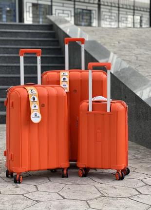 Качественный чемодан из полипропилен,модель 305,прорезиненный,надежная,колеса 360,кодовый замок,туреченя3 фото
