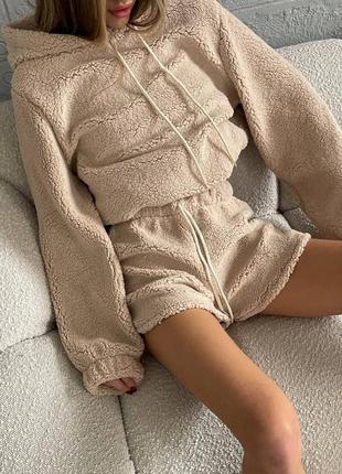 Мягкая женская пижама из меха тедди: шорты + худи