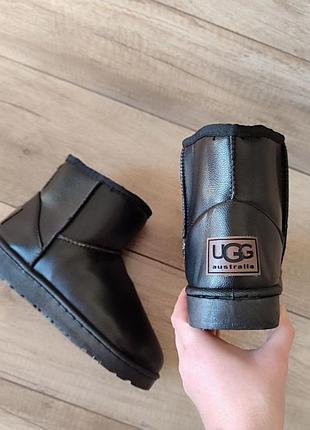 Черные низкие кожаные ( кожзам) угги ботинки сапоги дутики ugg
