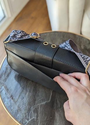 Жіноча сумка крос-боді christian dior сірий колір сумка багет через плече7 фото