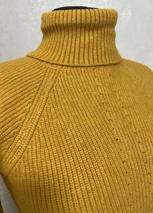 Зимовий светр під шию з вишитим рукавом2 фото