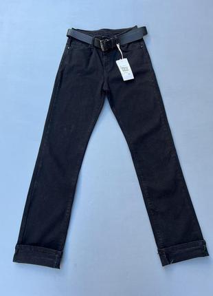 Женские черные джинсы с высокой посадкой на байке