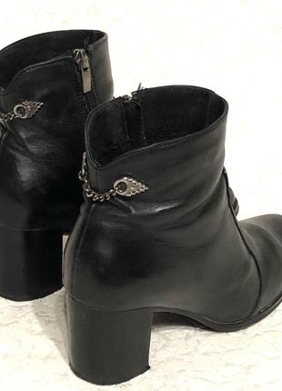 Жіночі шкіряні напівчоботи