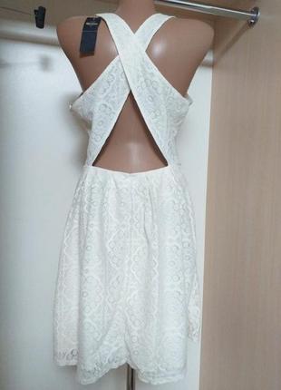 Белое кружевное платье с оригинальной спинкой4 фото