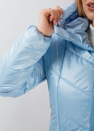 Куртка жіноча блакитна коротка з капюшоном2 фото